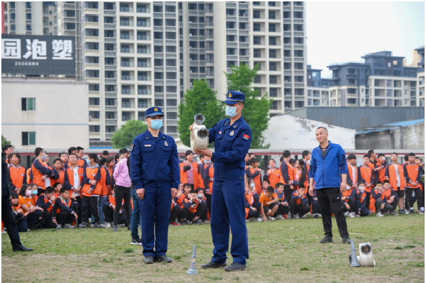 筑牢安全防线  增强自护能力 四川省绵阳普明中学消防演练