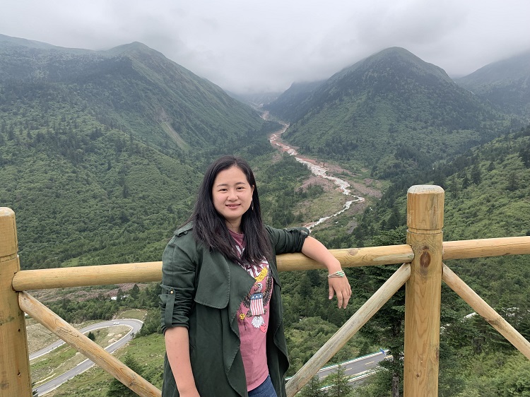 周静.jpg 周静.jpg