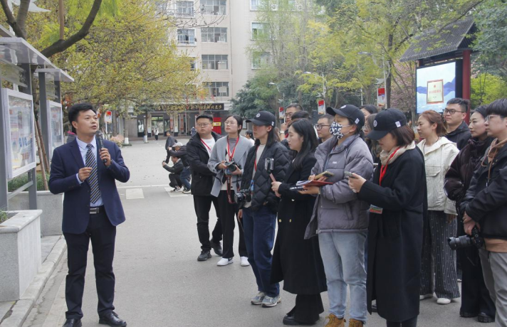 “我们的家园”网络主题活动媒体团一行 到普明中学实地采访报道