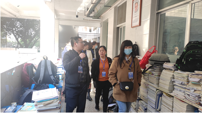 家校协奏 美美与共——绵阳普明中学高2021级特邀18位家长代表走进月考考场