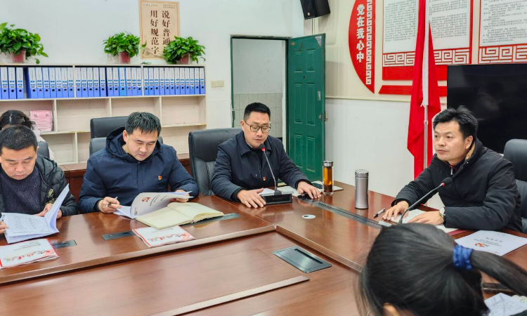 4期党建叶.jpg 4期党建叶.jpg