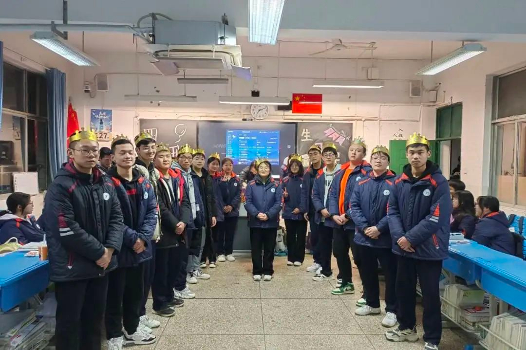 冬日情暖美好“食”光，精彩活动共迎新年 ——绵阳普明中学高2021级组织各班召开“共迎新年”活动