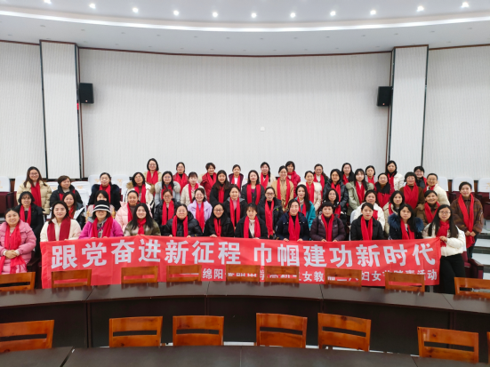 三月，你与春光同美