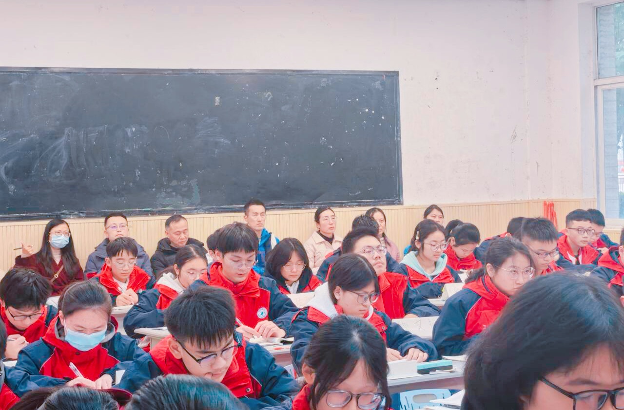 校际联动谋提质，深耕课堂启新思 —— 绵阳中学与普明中学开展校际备课交流活动