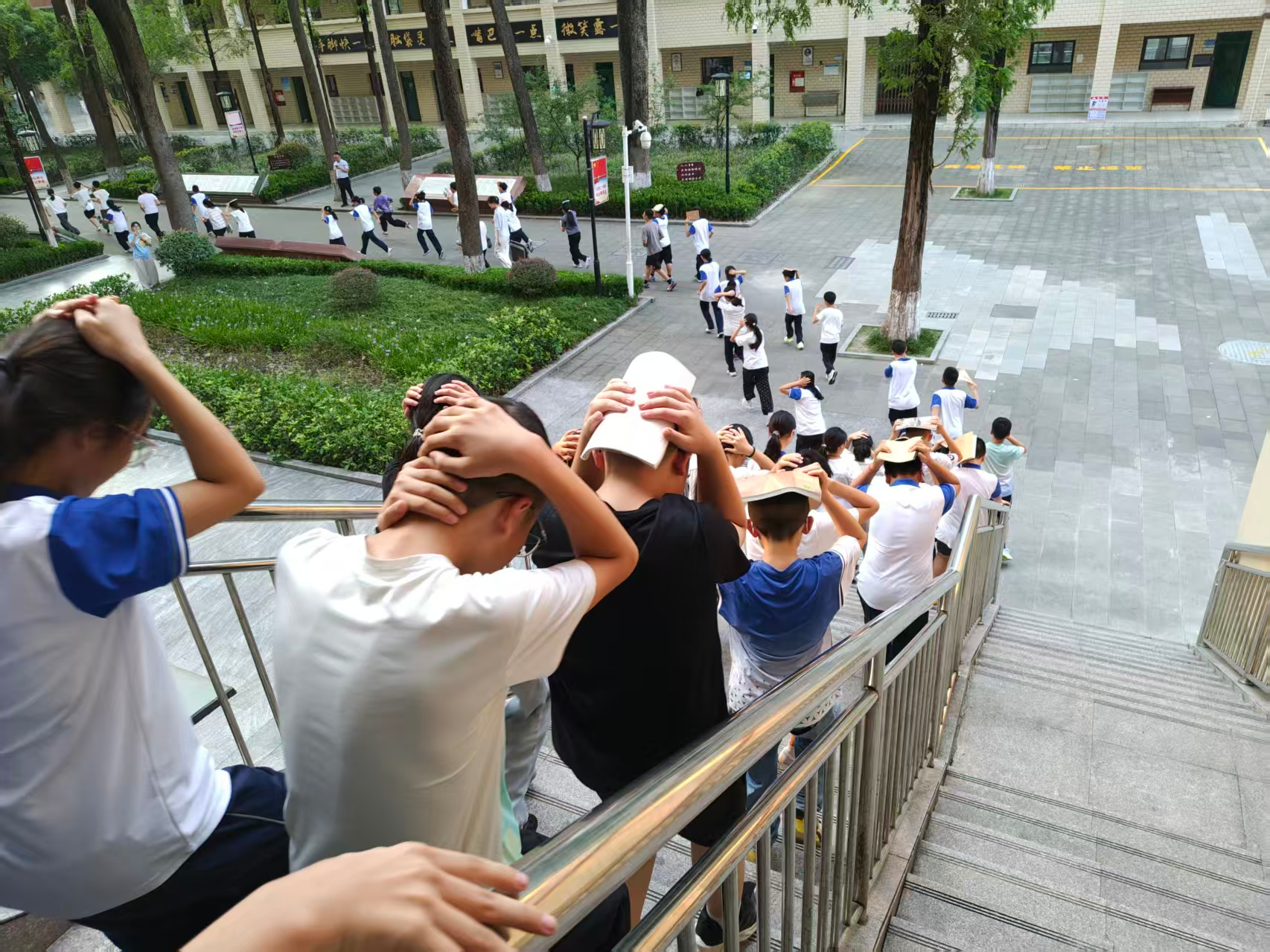 学安全知识 守生命底线 筑平安校园